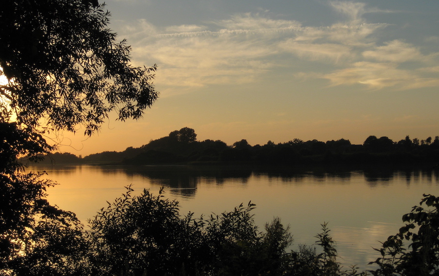 Decoration without link: Evening ambience at a lake